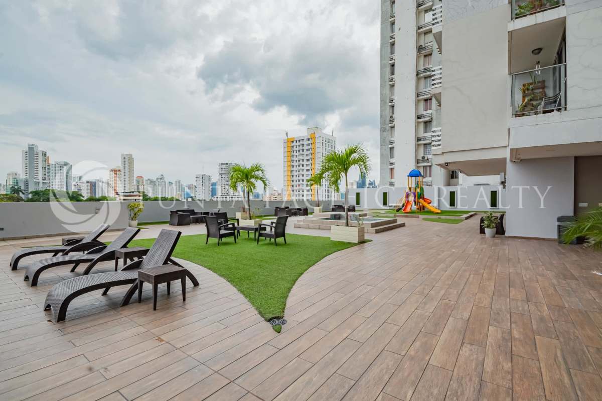 Rooftop swimming pool with skyline views PH Torres de Castilla Panama