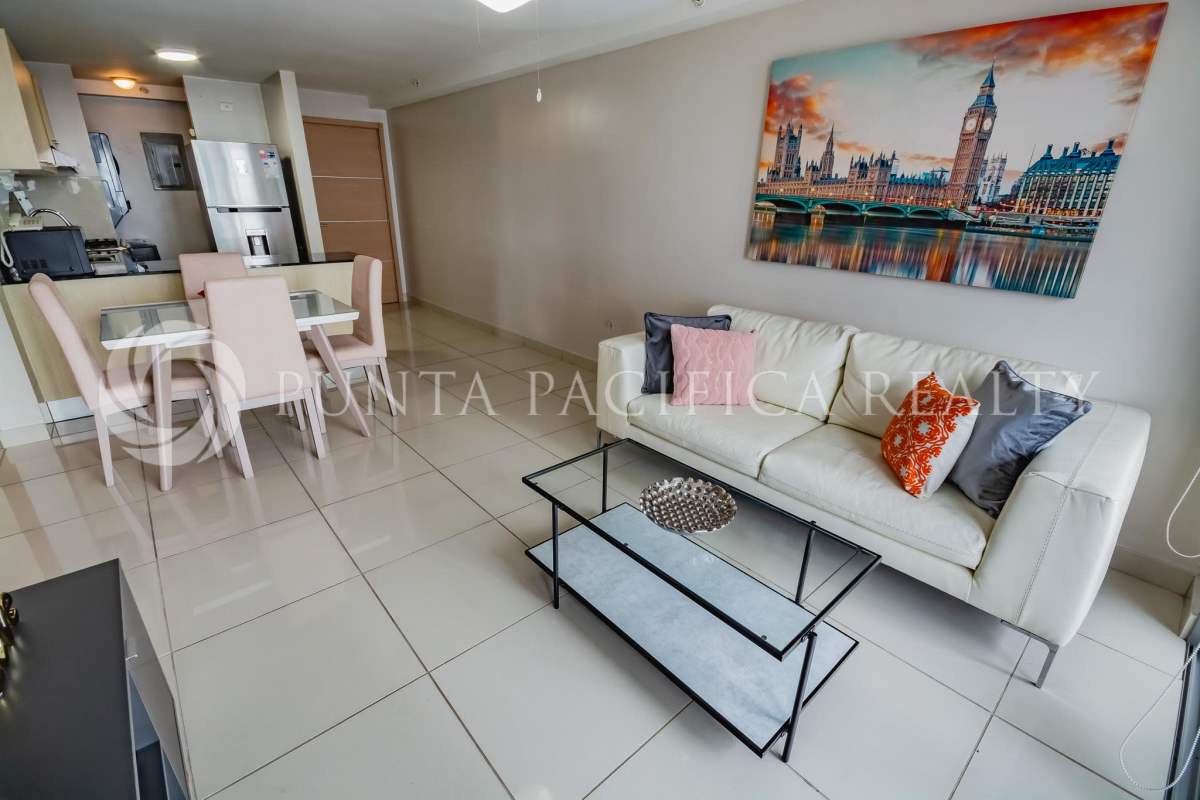 Bright master bedroom with AC, window, closet in PH Torres de Castilla Panama City