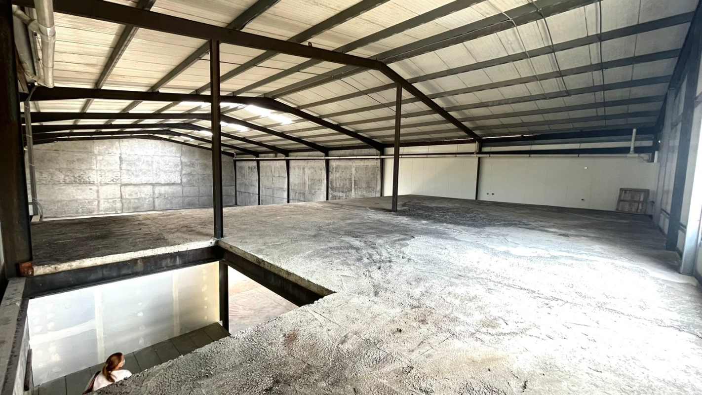 View of mezzanine space inside warehouse industrial park Milla 8 Panama City