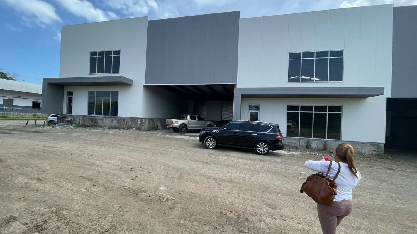 Exterior view of warehouse with loading docks and trucks in Milla 8 Industrial Park Panama City