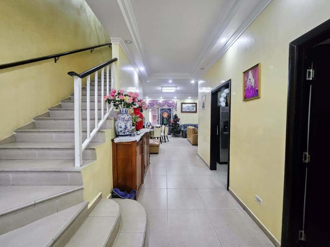 Two-story family house with two-car covered parking Altos del Country