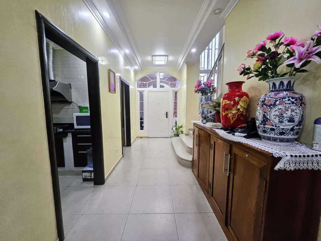 Living room with large sofa and tiled floor in Altos del Country house Panama