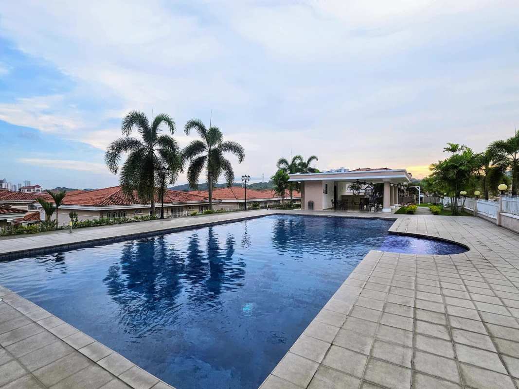 Community pool with jacuzzi and gardens in Altos del Country Condado del Rey