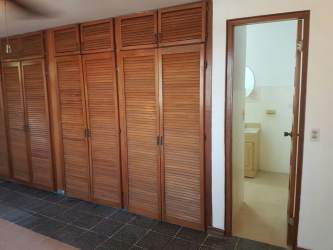 Covered parking garage with driveway at PH Las Perlas Gorgona Anton