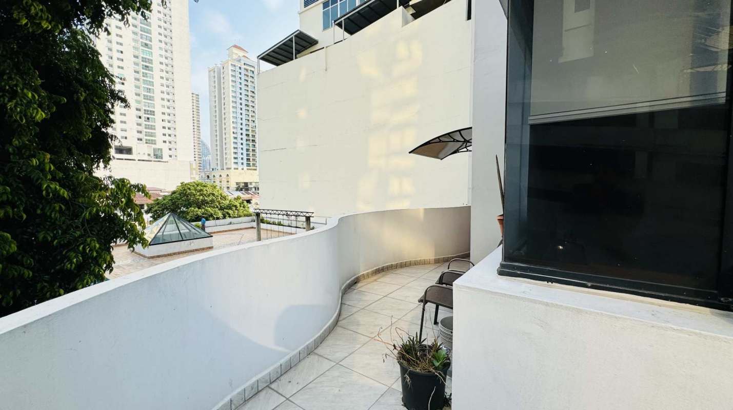 Spacious 2BR Apartment PH Torre Altamira San Francisco