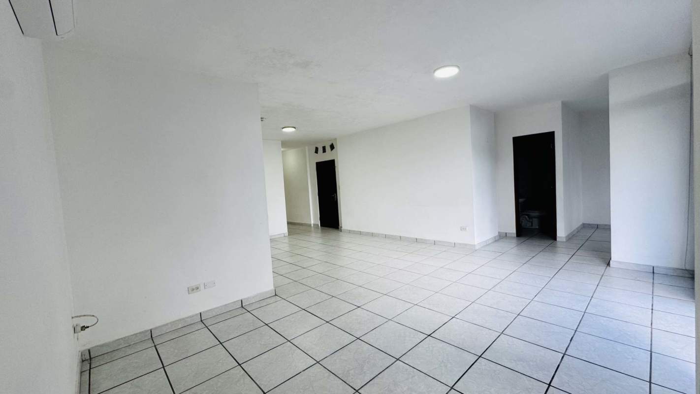 Empty bedroom with circular window and large corner windows in PH Torre Altamira San Francisco Panama
