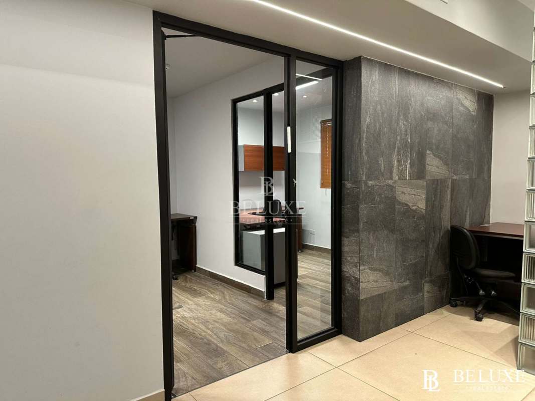 Modern conference room with large windows and meeting table at PH Nodo 54 Panama City