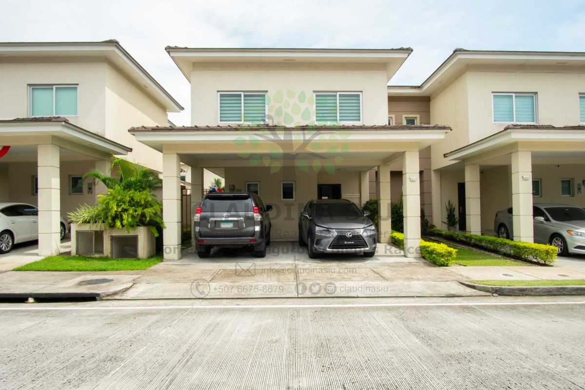 Covered rear terrace with garden in duplex home PH Altos del Parque San Miguelito Panama