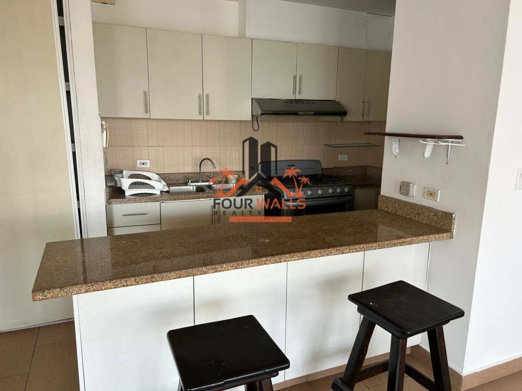 Bedroom with two windows, AC and work desk in PH Mediterráneo Panama City