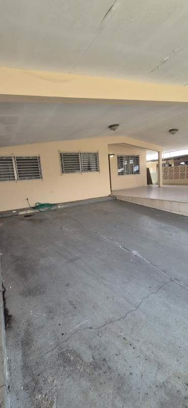 Covered carport with beige walls and elevated porch area Villa Rica Panama City