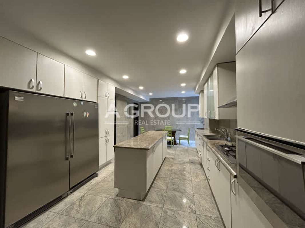 Luxury master bedroom with ocean view large windows walk-in closet PH Miradores The Point Panama