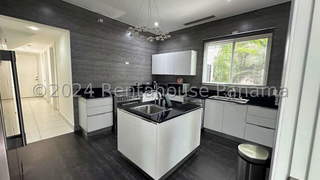 Detached Luxury House for Sale in Costa del Este - 4 bedrooms