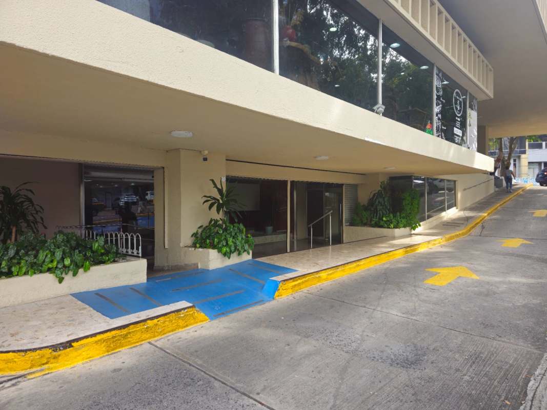 Empty open plan commercial space ready for retail or office customization in Torre Comosa Panama City