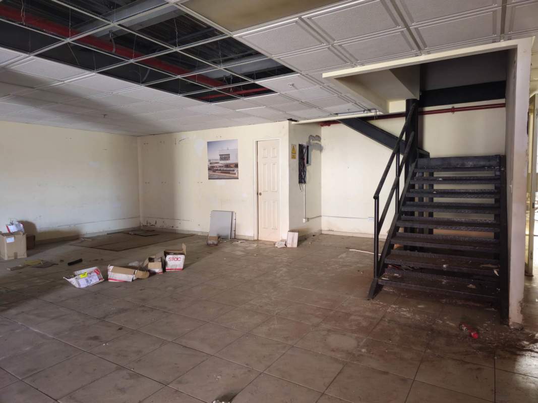 Industrial warehouse with concrete flooring, high roof and exposed structural beams Pacora Panama