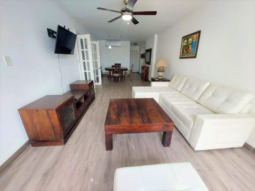 Furnished 3BR Apartment with Terrace PH El Cangrejo Near Via Argentina