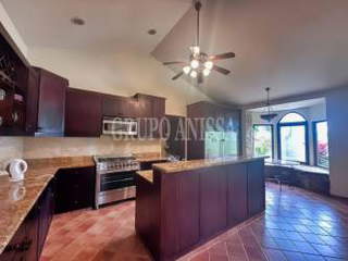 Single-family Mountain Estate for Sale in Altos del María - 3 bedrooms