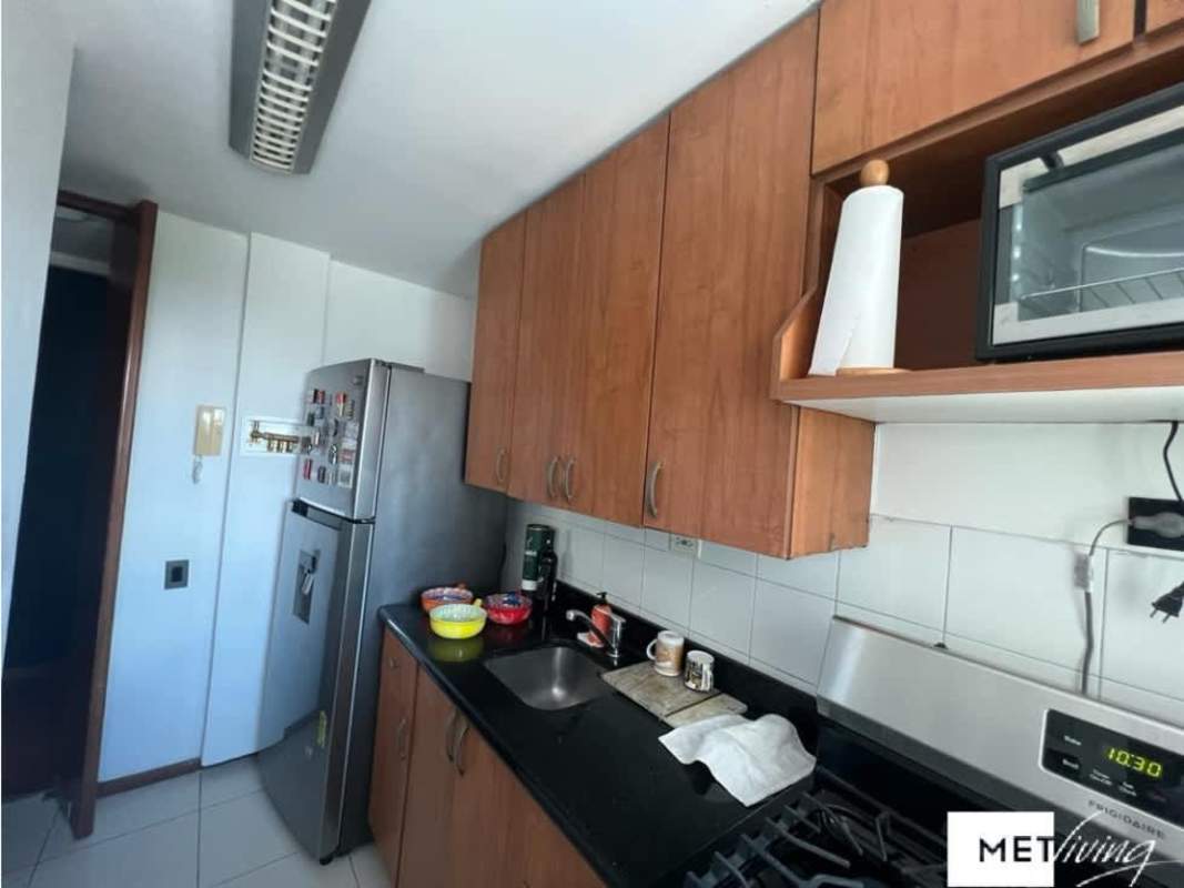 Modern bathroom with glass enclosed shower, large mirror PH Ocean Club Punta Pacifica