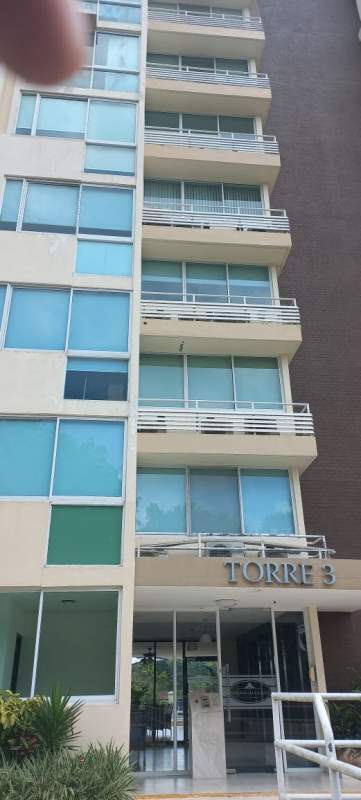 Master bedroom with natural light, ensuite bathroom and walk-in closet in PH Pine Hill Albrook