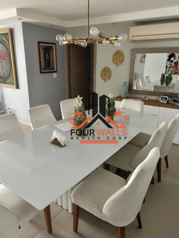 Bright dining room with chandelier, wall decor in PH Diplomático Obarrio Panama