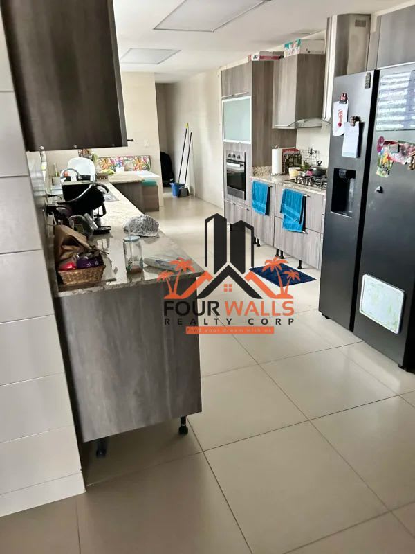 Modern kitchen granite countertops built-in appliances PH Diplomático Panama