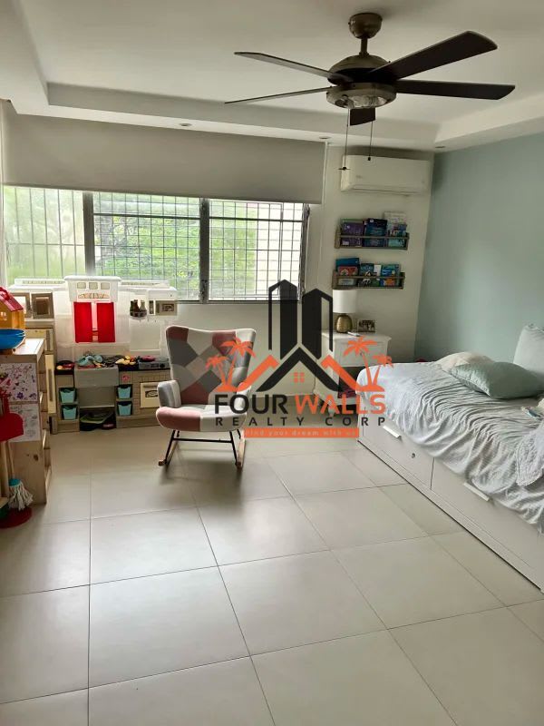 Kids' bedroom with twin beds, AC, ceiling fan PH Diplomático Obarrio Panama