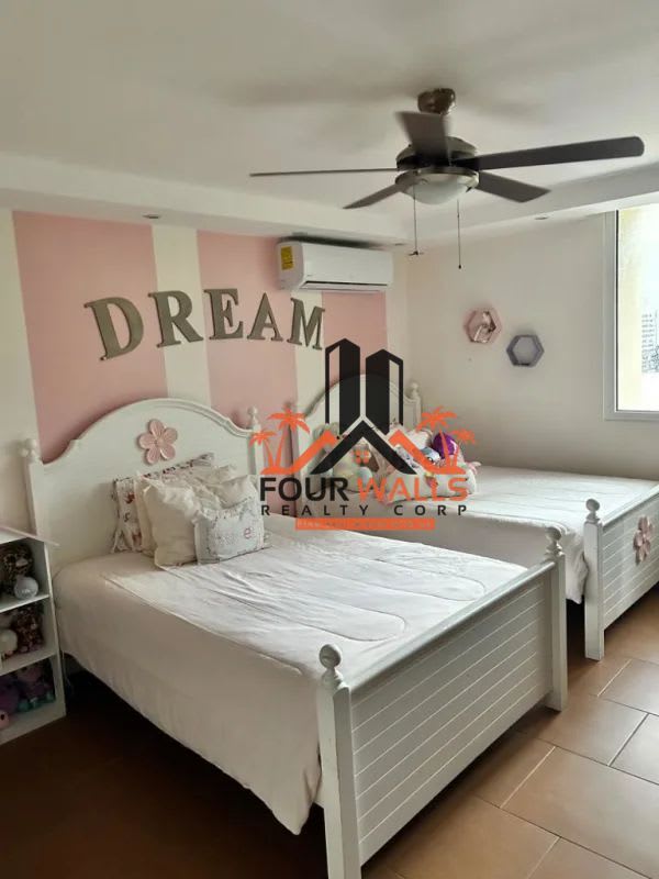Bedroom with AC, ceiling fan, children's nursery space PH Diplomático Obarrio Panama