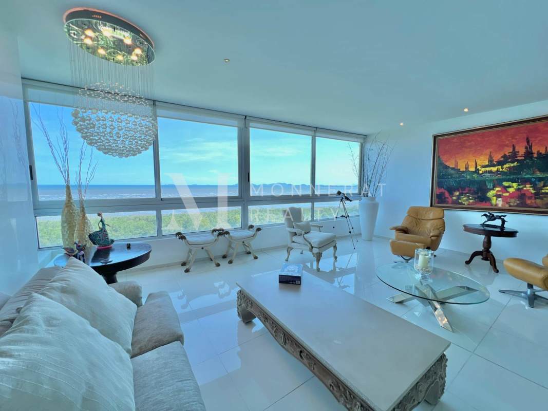 Contemporary bathroom with glass walk-in shower and vessel sink at PH Altamar Costa del Este