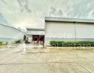 Industrial Warehouse for Rent in 24 de Diciembre - 0 bedrooms