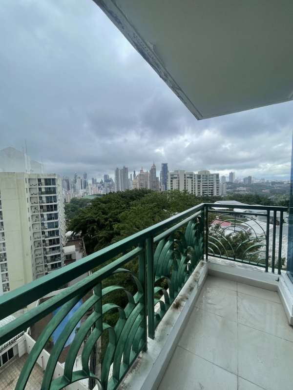 Modern bedroom featuring AC, closet, window with city views in Belview Towers Panama