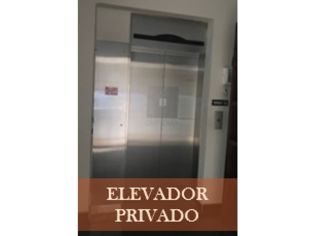 Private stainless steel elevator lobby PH Denovo Obarrio