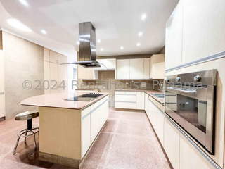 House for Sale in Costa del Este - 4 bedrooms