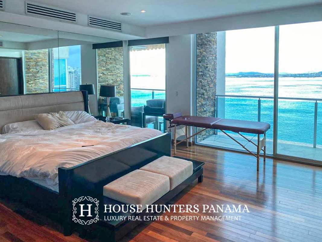 Master bedroom panoramic ocean view large windows marble floors PH Aquamare Punta Pacifica