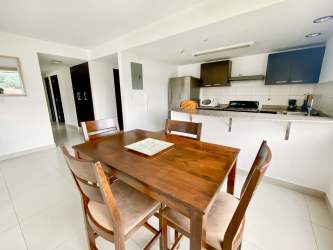 Secondary bedroom with AC, closet, tiled floor and bright windows in PH Woodland Panama Pacifico
