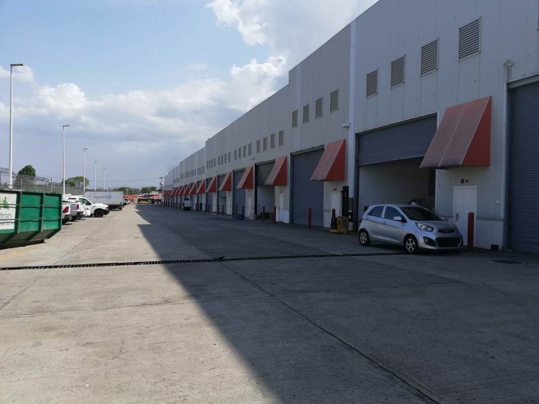 Industrial warehouse exterior, loading bays, parking space in Las Mañanitas Panama