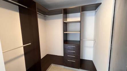 Contemporary bathroom design with vessel sink and shower PH Mosaic Arraiján