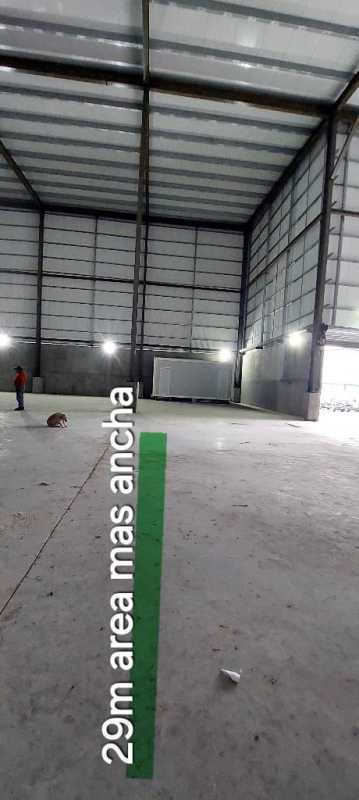 Spacious 29 meter wide empty industrial warehouse for rent Tocumen Panama