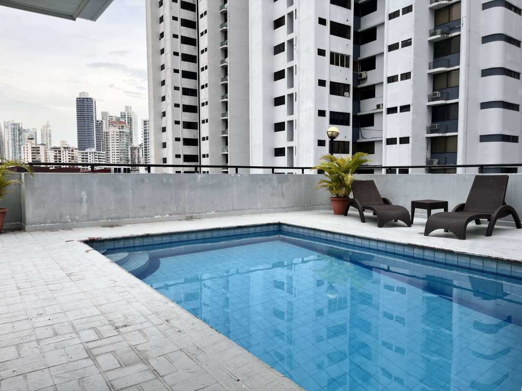 Rooftop swimming pool and city skyline view PH Bahía Marbella Panama