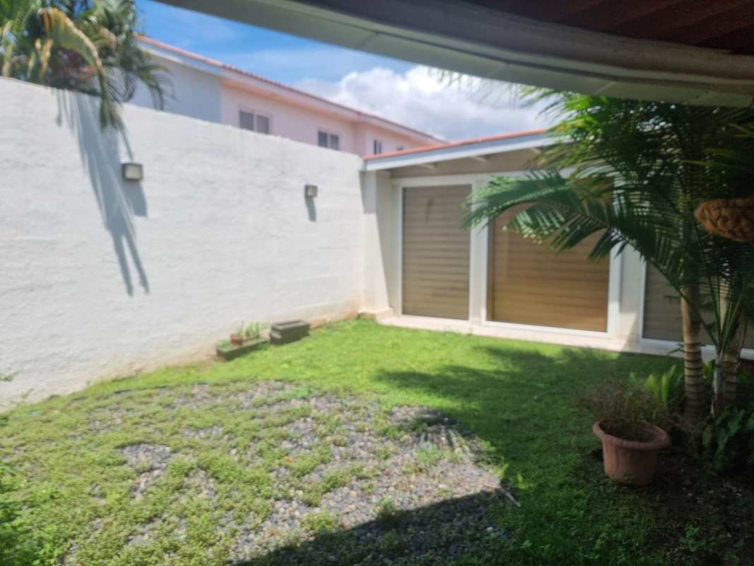 Spacious 3BR House with Patio PH Reserva de Versalles Costa Sur