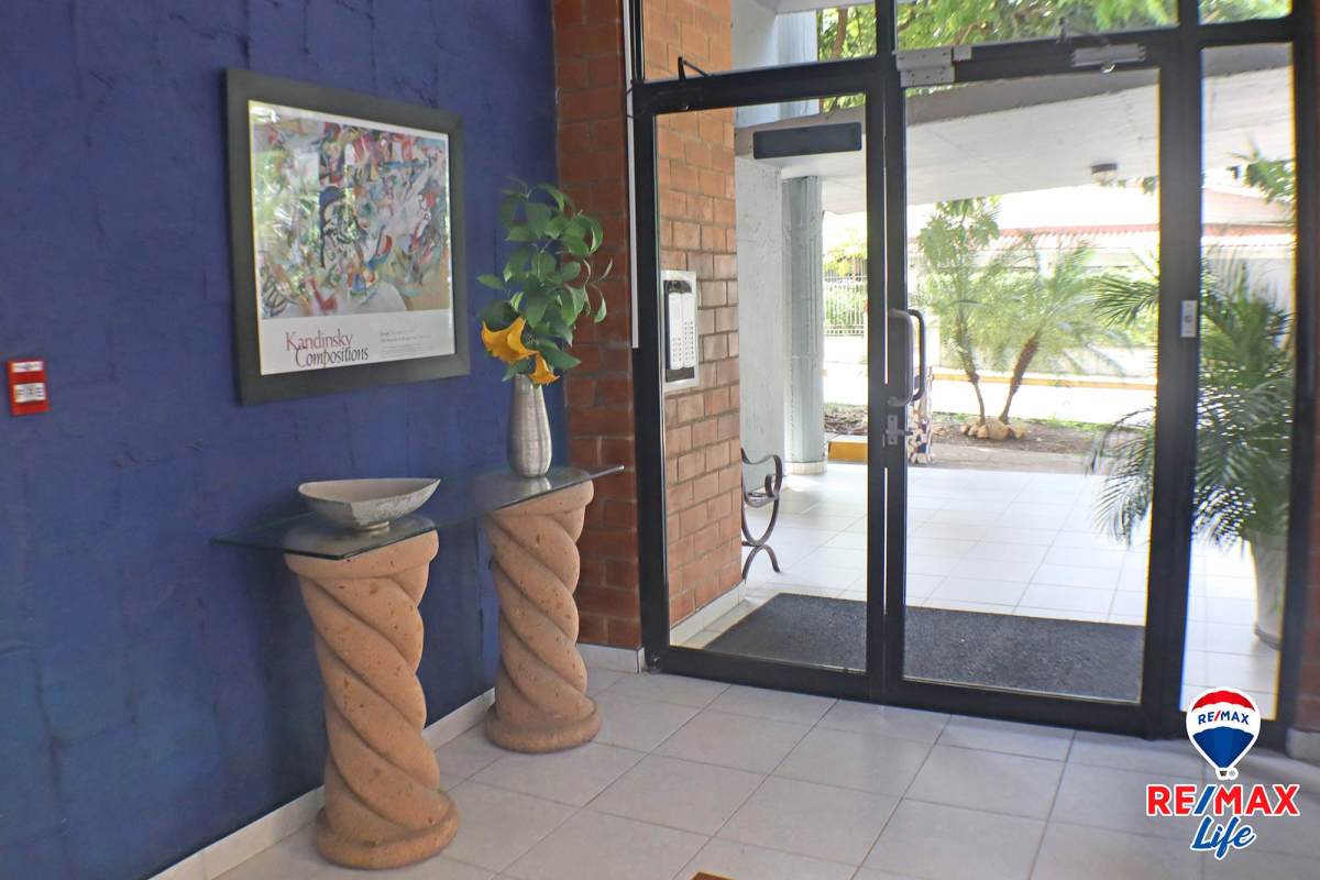 Pool area with sun deck in PH Torre Altamira apartment tower Panama