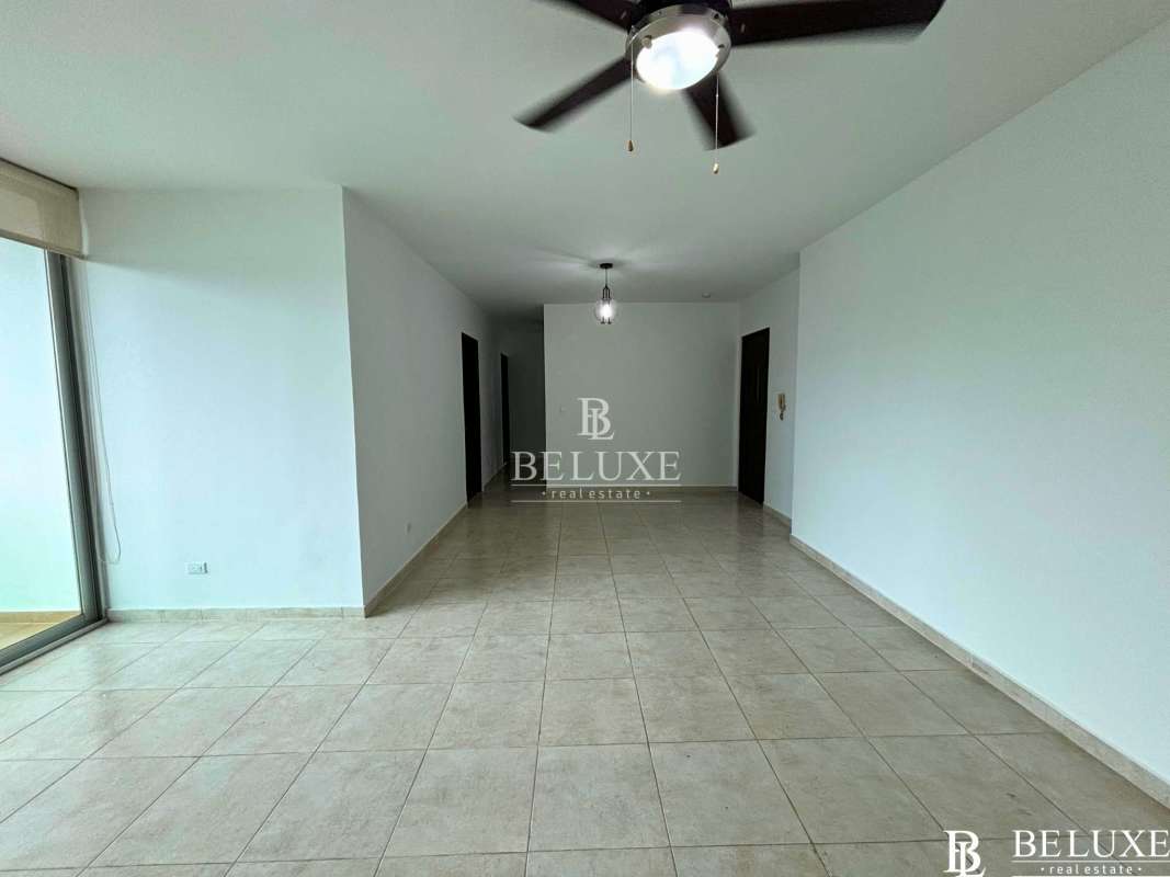 Bedroom with closet, AC, ceiling fan and large windows in PH Seawaves Obarrio Panama