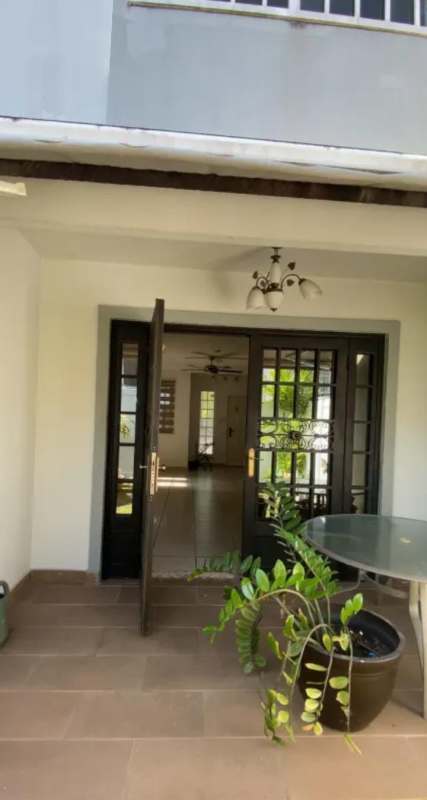 Functional laundry with appliances and utility sink PH Victoria house sale Panama