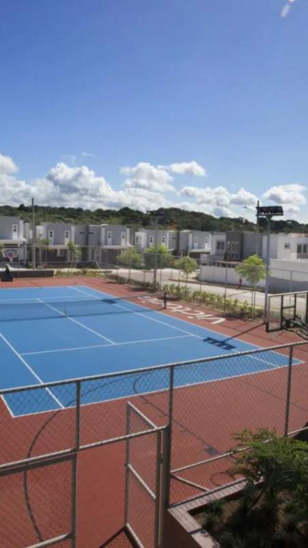 4BR House with Pool in PH Victoria Brisas del Golf