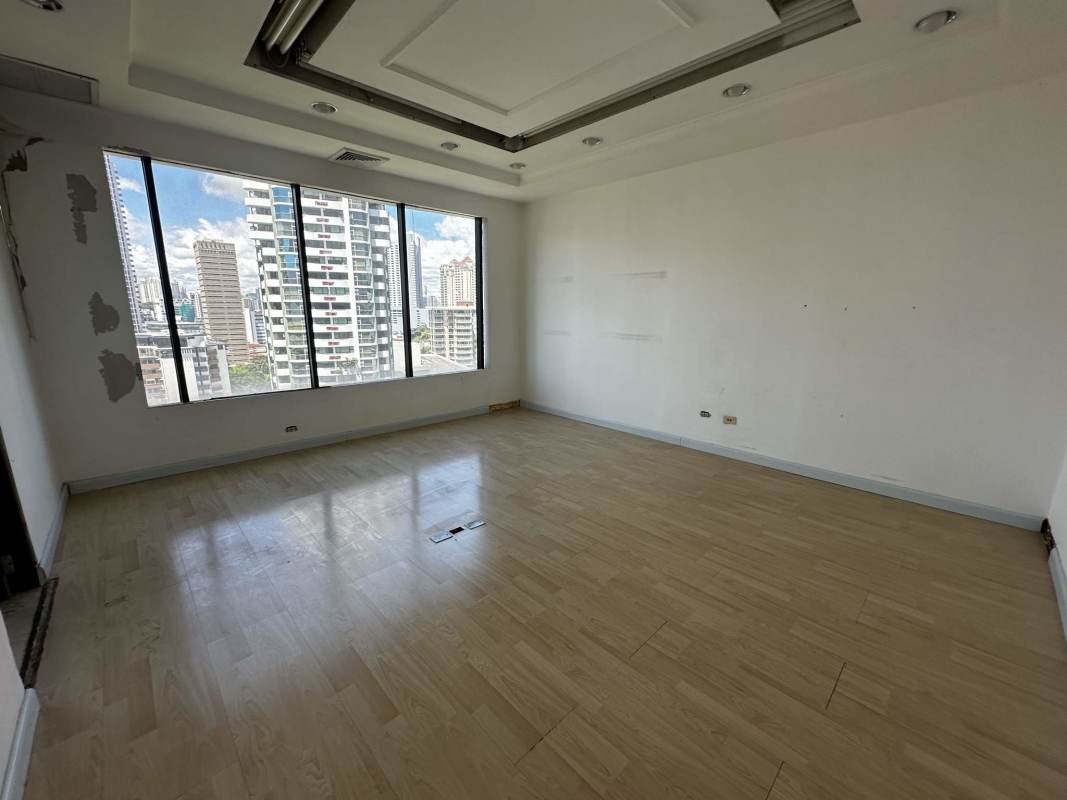 Large unfurnished modern office floor with windows overlooking Panama skyline at Calle 50