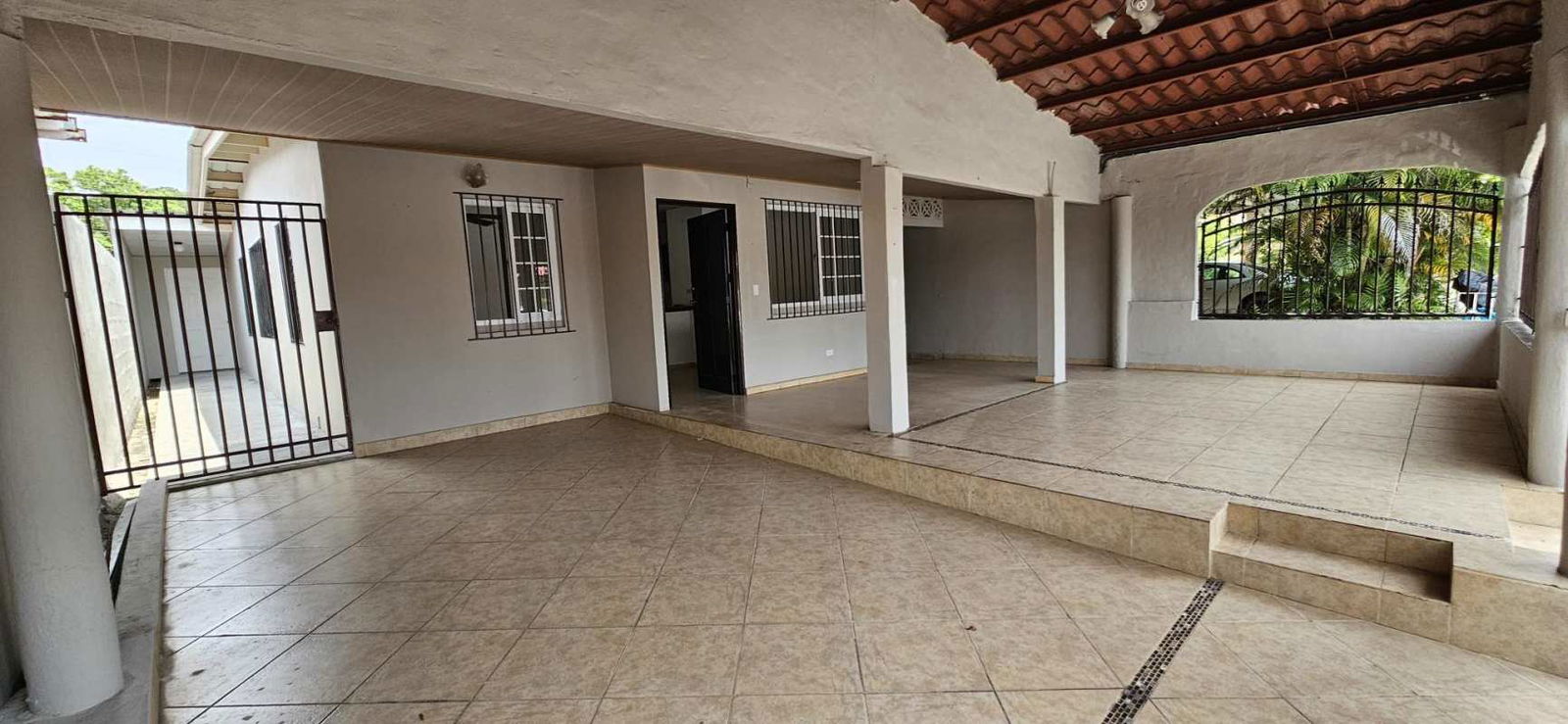 Multipurpose tiled utility room Kitchenette Praderas de San Antonio Panama