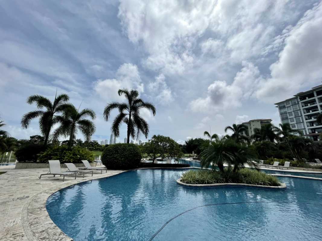 Lobby lounge with high ceiling, natural light and garden views in The Reserve Panama