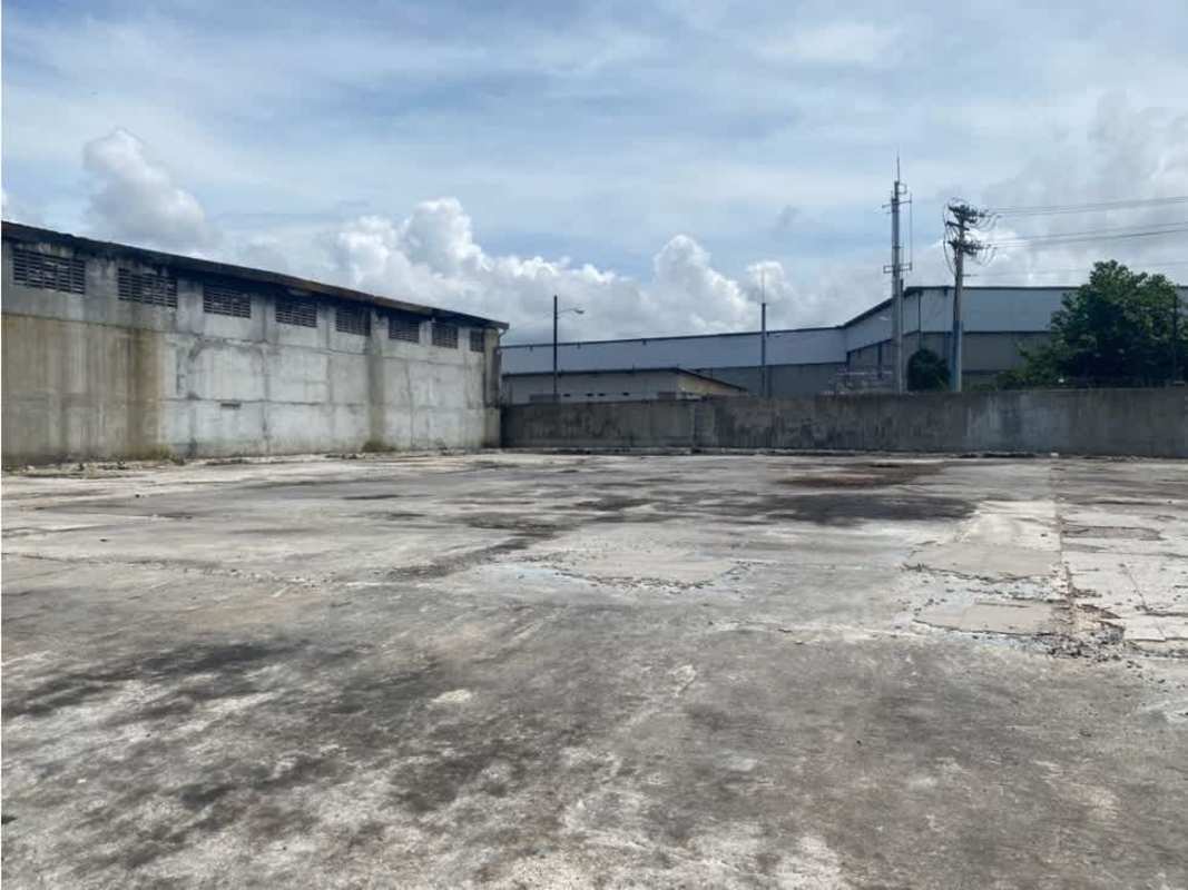 Fenced paved industrial lot with wide entrance and perimeter wall in Panama City