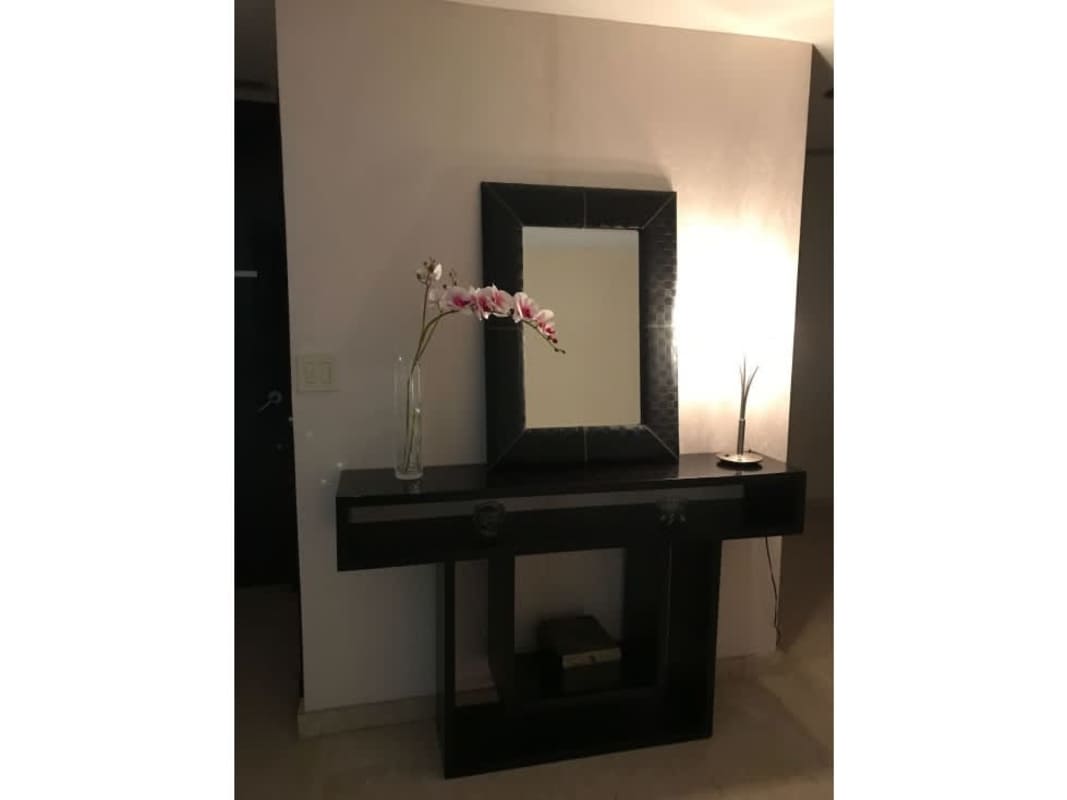 Luxurious infinity pool overlooking the Panama City skyline at PH Golden Palace Punta Paitilla