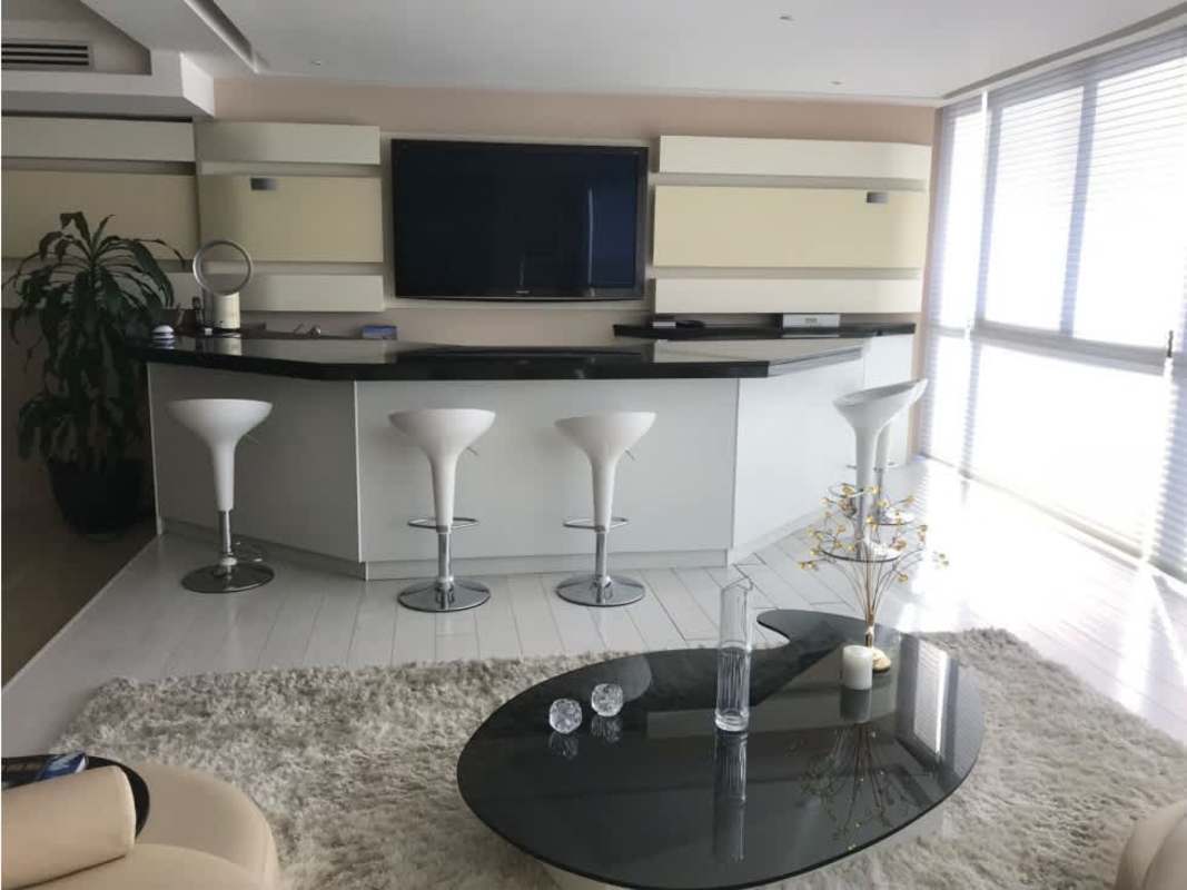 Elegant master bedroom with Jacuzzi, ocean views, walk-in closet PH Golden Palace Punta Paitilla Panama