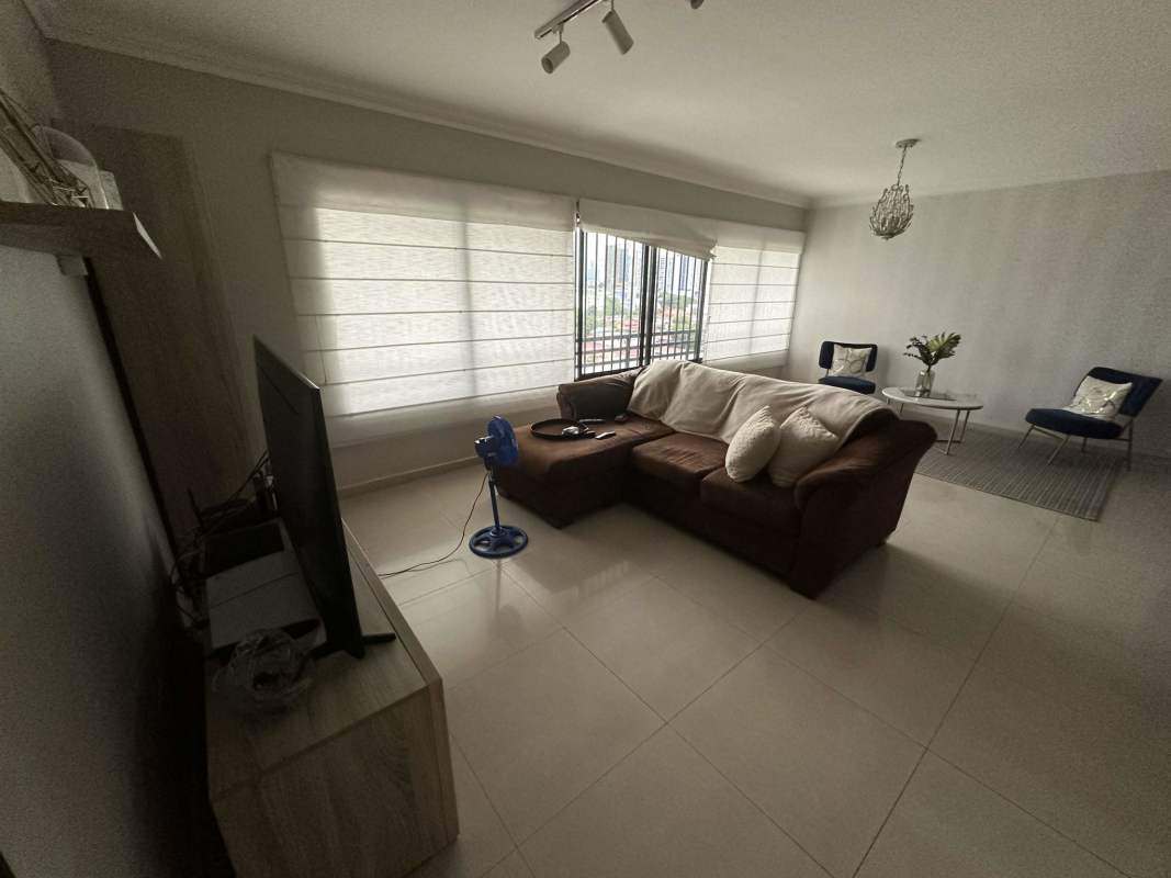 Spacious kitchen with appliances PH Country Park San Francisco Panama