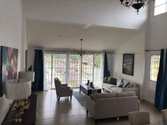 Master bedroom with ensuite bathroom and closet in Hilltop Arraiján Panama